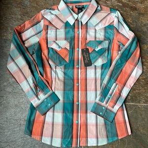 WOMEN'S WRANGLER® LONG SLEEVE POINTED YOKE WESTERN SNAP PLAID SHIRT- size M